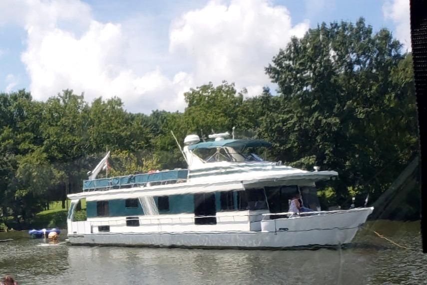 1997 Monticello 70 X16 River Yacht